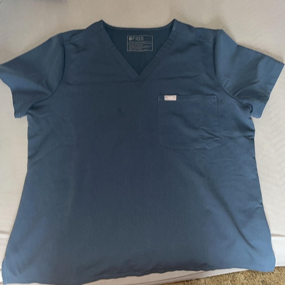 Figs GUC dark harbor Catarina scrub top, Womens L/P size